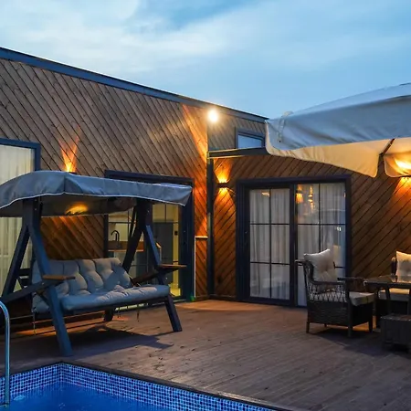Lagos Luxury - Side Nyaraló