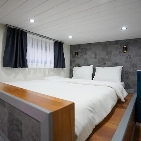 Lagos Luxury - Side Nyaraló *